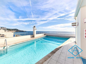 Royal Lux Spacious seaside pool